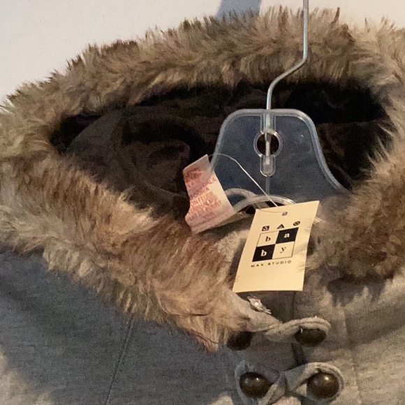 New Max Studio Cape with Hood - Picture 2 of 6